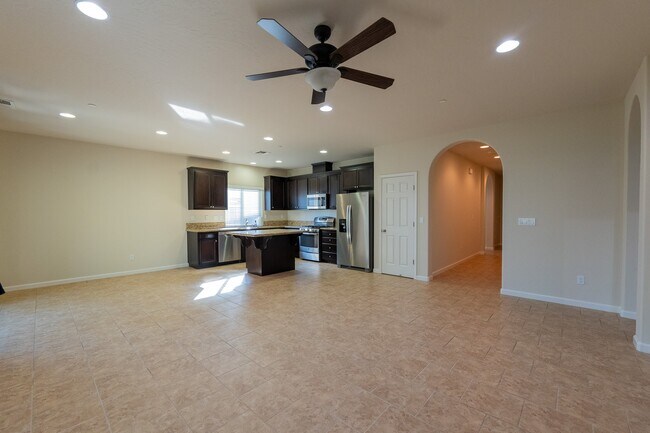 Foto del edificio - 3083 N Stanley Ave