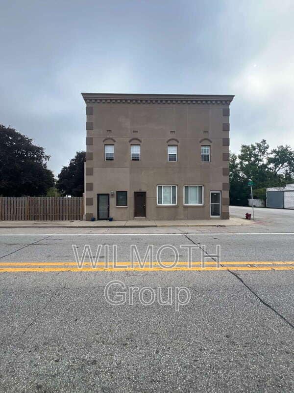 Building Photo - 105 N Main St