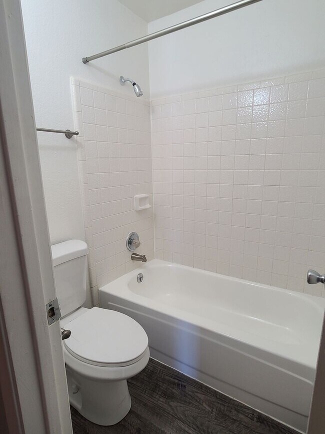 Foto del edificio - Beautiful One Bedroom Remodeled  Available