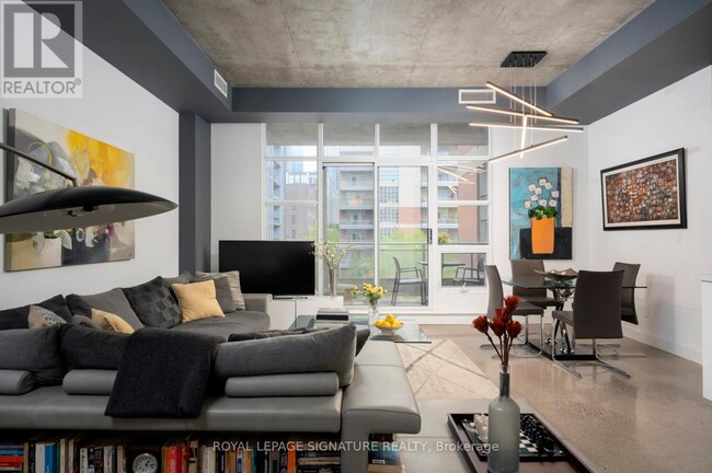 Building Photo - 19 Brant St