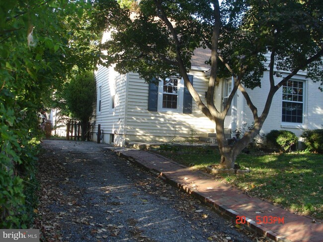 Building Photo - 2517 4th St S