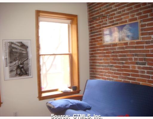  - 37 Acorn St