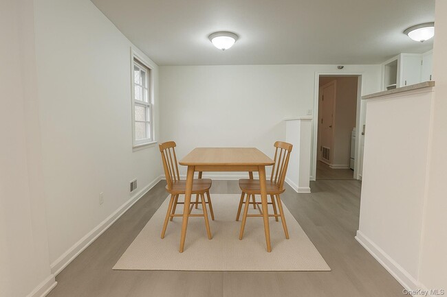 Foto del edificio - 27 Middle Line Ave