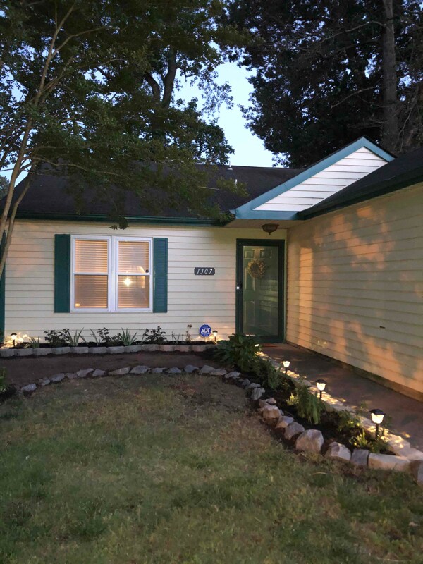 Foto principal - 1307 Petrell Dr
