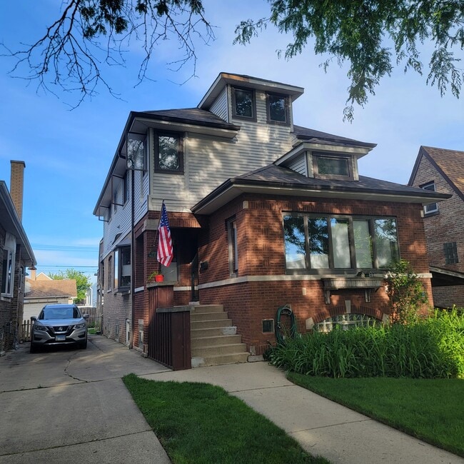 Building Photo - 5727 N Mango Ave