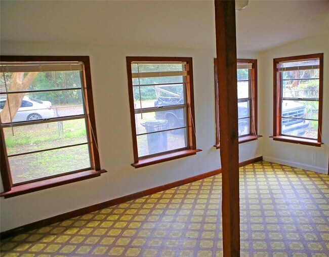 Building Photo - 146 Mary Ln
