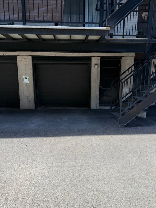 Garage entrance (back of the building) - 372 Rue D'émeraude