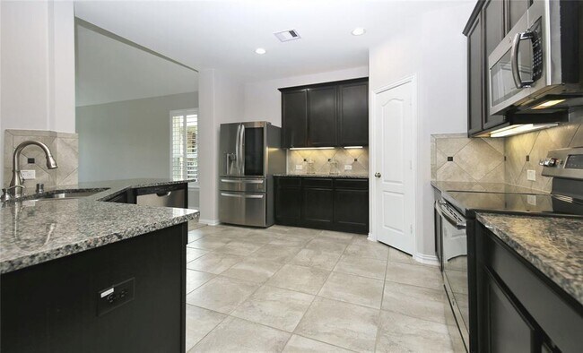 Building Photo - 2502 Bay Hill Dr