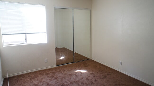 Building Photo - BRIGHT 2-BEDROOM CONDO NEAR LAS VEGAS LIVING
