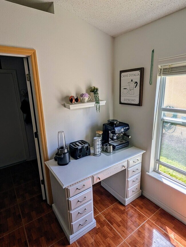 Foto del edificio - Charming Lakefront House - Centrally Located