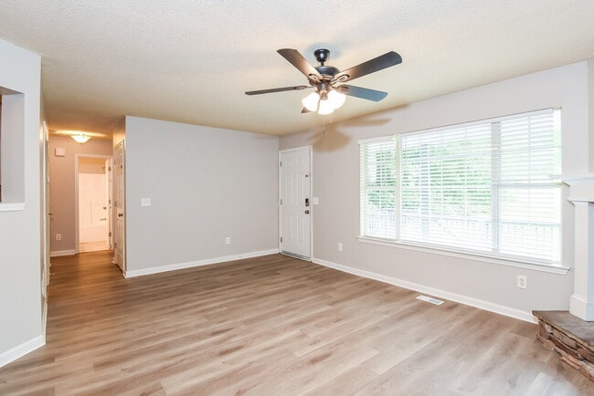 Building Photo - 221 Martins COurt