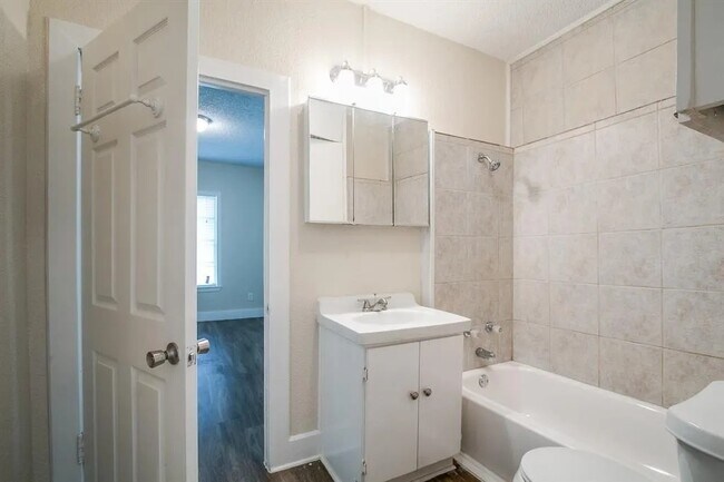 Building Photo - 1019 Carolyn Ct