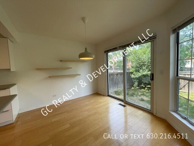 Building Photo - 730 Sturnbridge Ln