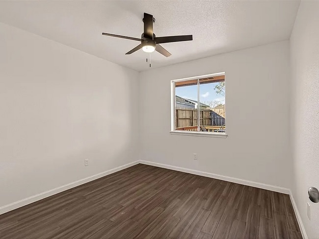 Building Photo - 1001 Eaglewood Ave