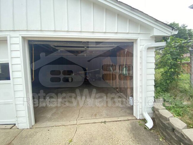 Building Photo - 3317 48th St