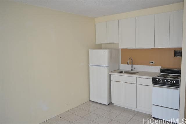 Building Photo - 747 Amana St