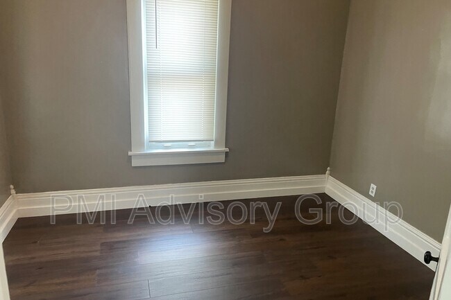 Building Photo - 742 NE Twiss Ave