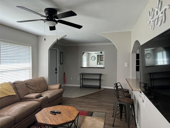 Building Photo - 2811 Poinciana Ct