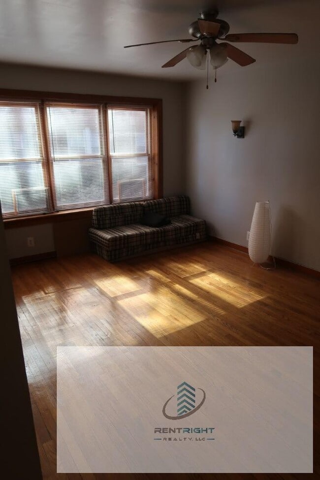 Building Photo - 5039 N Springfield Ave