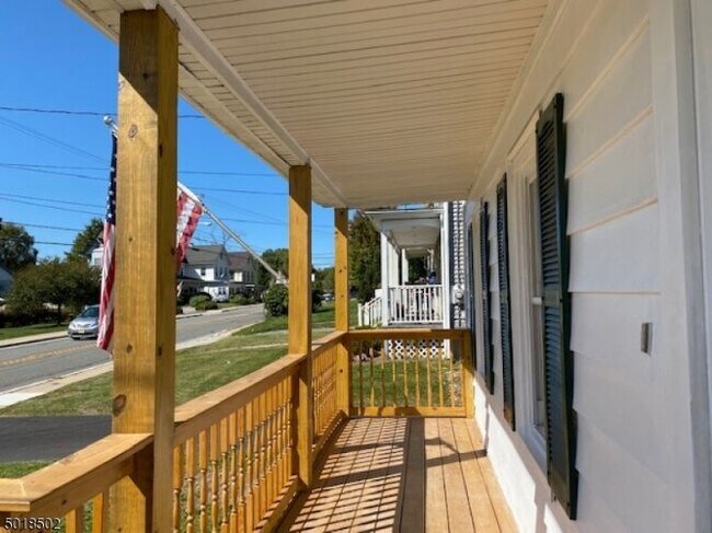 Building Photo - 30 Clove Ave