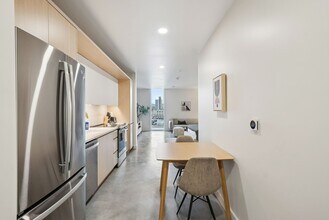 Building Photo - Brix
