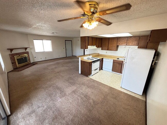 Building Photo - Cozy 2Bed/2Bath- 2 Story Condo w/ Beautifu...