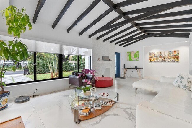Foto del edificio - 766 NE 96th St