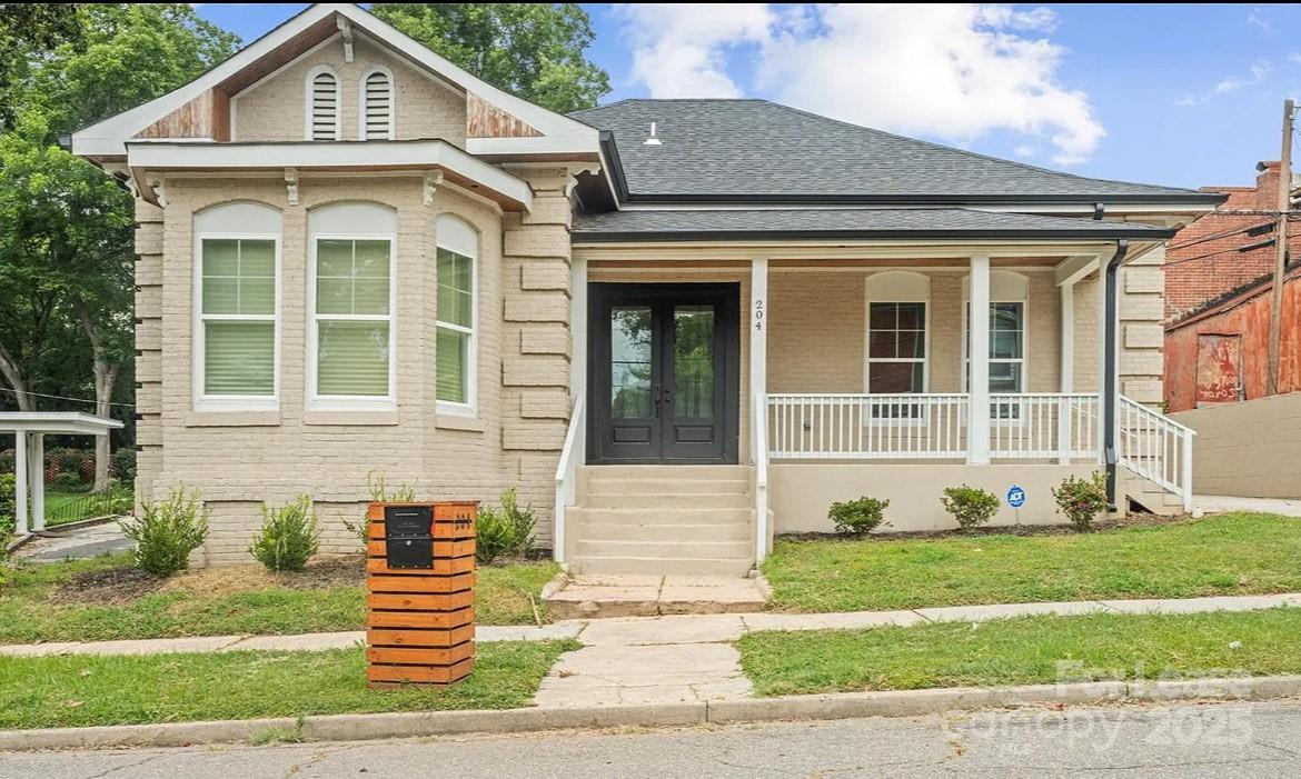 Foto principal - 204 W Wade St