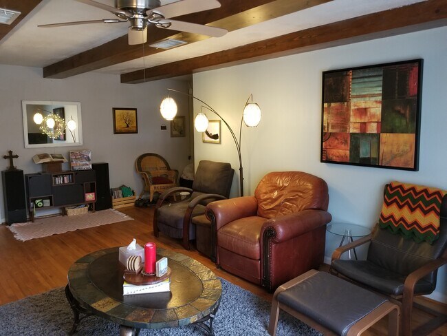 Building Photo - 3903 Oaklawn St