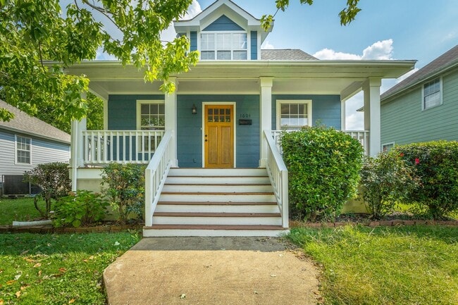 Building Photo - 3 bedroom, 2 bathroom home in the Southside!