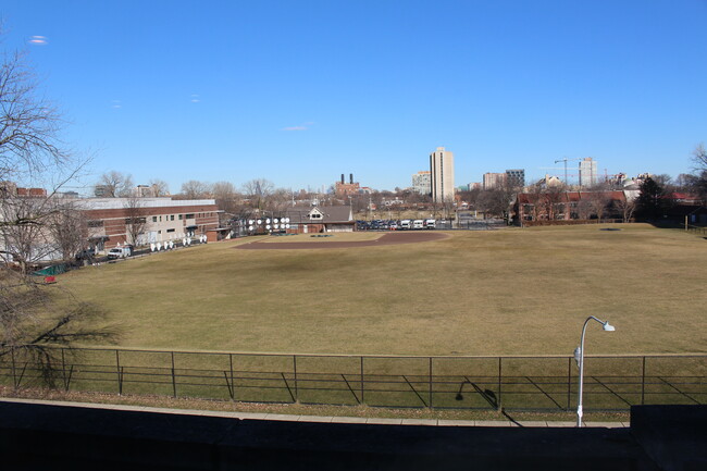 Building Photo - 1517 E 65th St