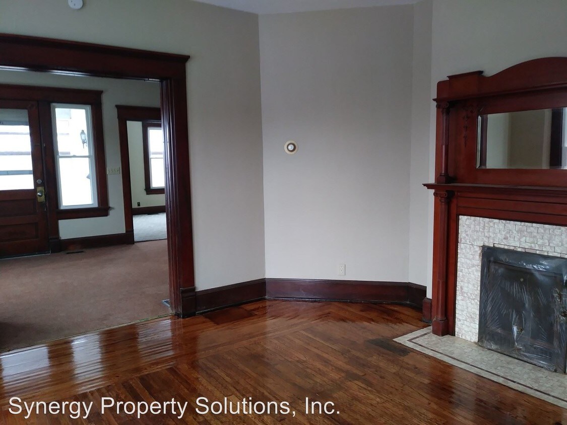 Primary Photo - 135 E Walnut St