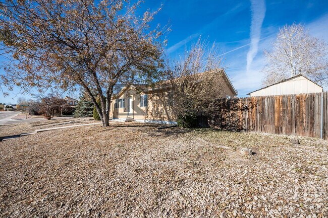Building Photo - 4645 Ridge Dr