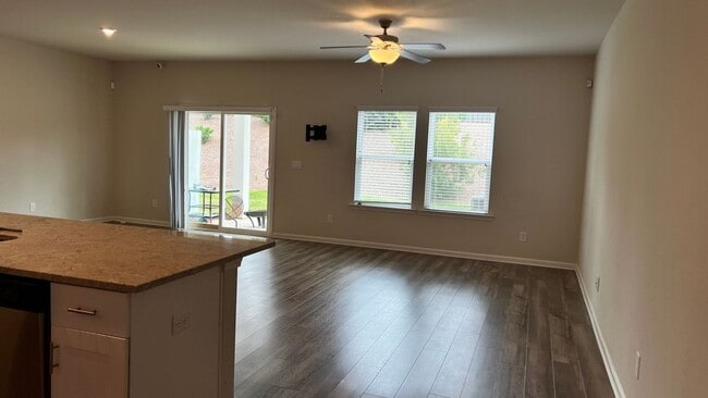 Building Photo - 970 Sunny Lk Dr