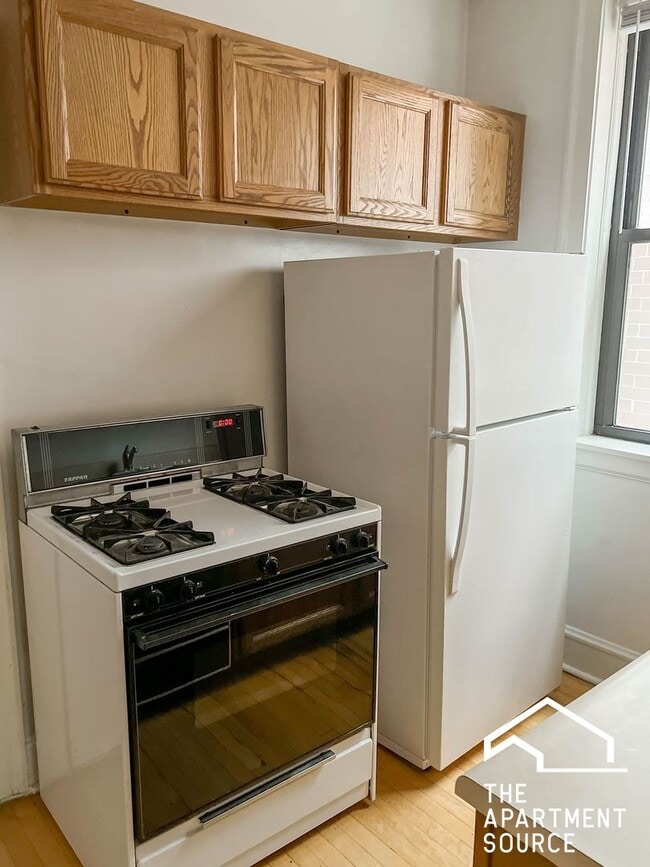 Photo - 1478 W Byron St Apartment