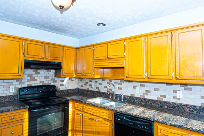 Foto del edificio - BEAUTIFUL LARGE 3 BED, 2.5 BATH. *MUST SEE*  (VIDEO TOUR)