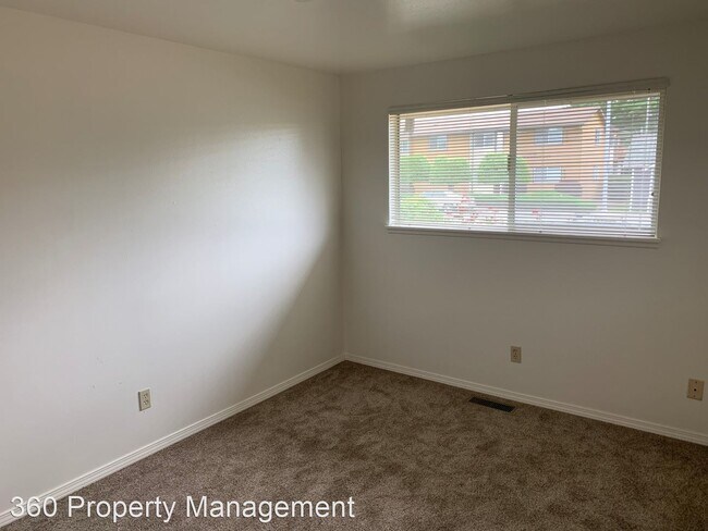 Building Photo - 3 br, 1 bath House - 1726 E Whidbey Avenue