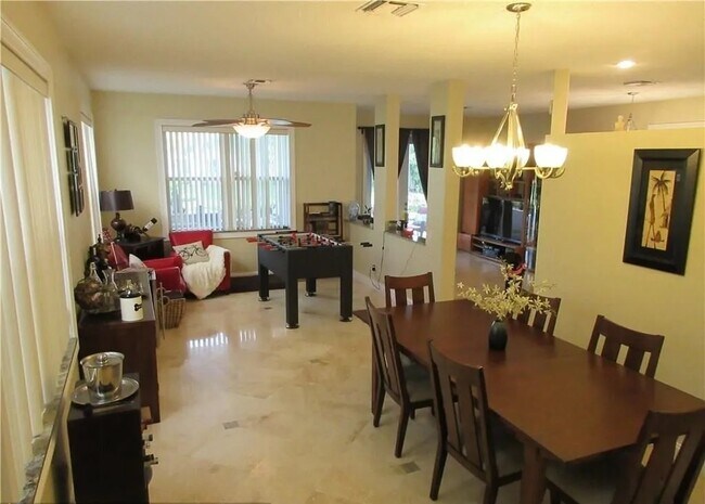 Foto del edificio - 9748 NW 1st Manor