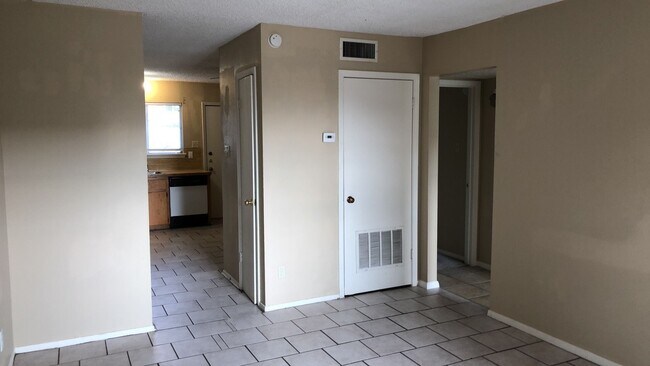 Foto del edificio - COMING SOON!