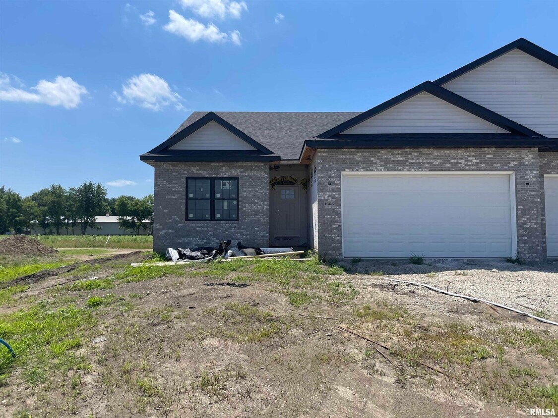 1605 Blenheim Dr, Springfield, IL 62711 Townhome Rentals in