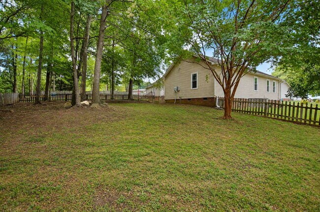 Foto del edificio - 2-Bedroom, 1-Bath Home in Fort Mill | $1,995 per Month