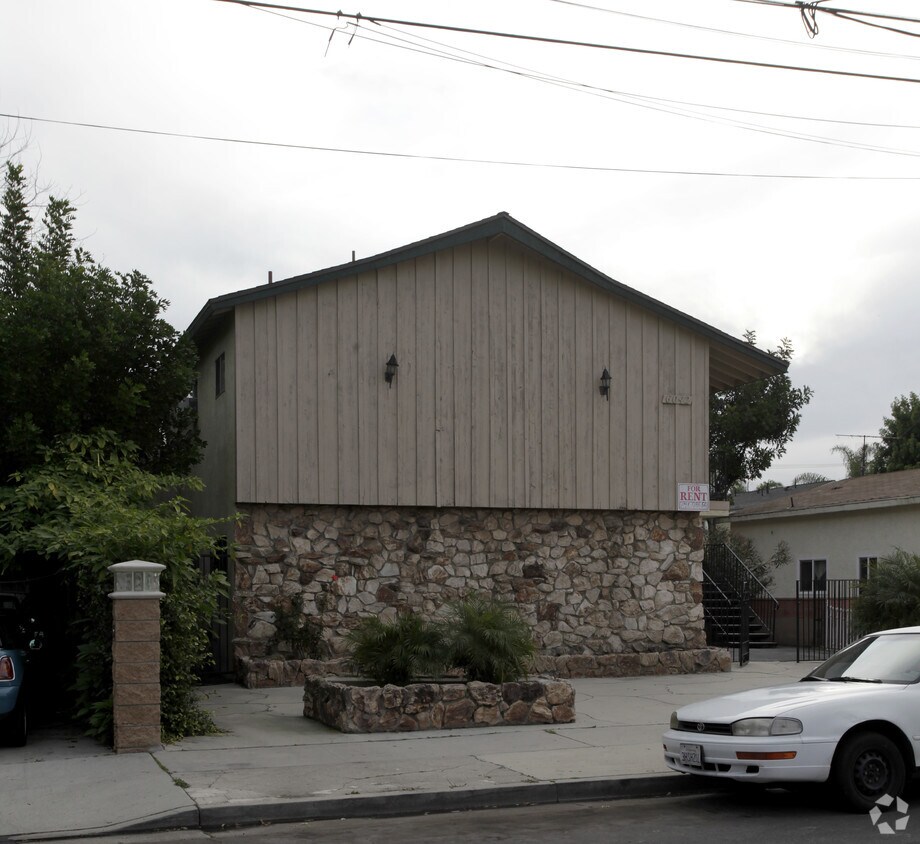 Foto del edificio - 6042 Fullerton Ave