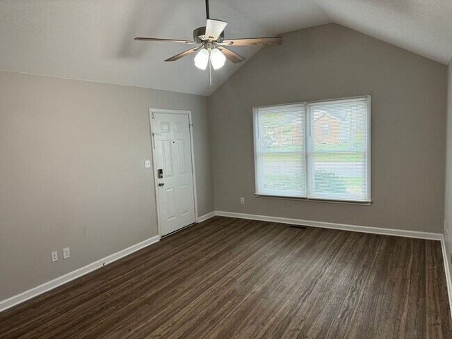 Building Photo - Charming Single Family Home in Clarksville