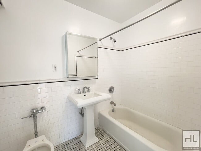 Building Photo - Christopher Street