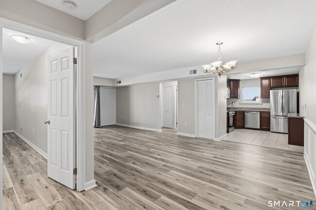 Foto del edificio - 808 Twin Circle Dr