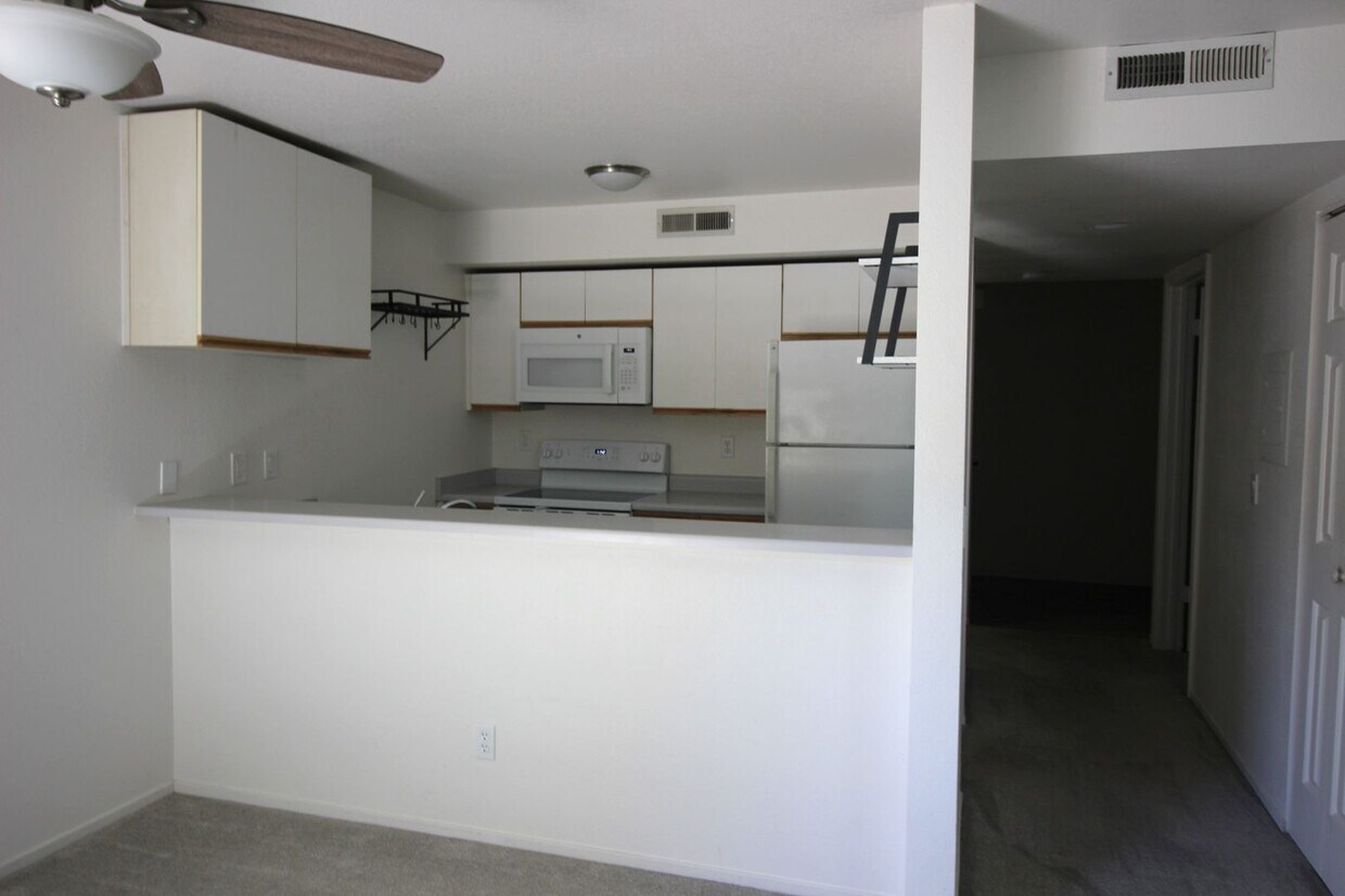 Primary Photo - 2 Bedroom Condo For Rent