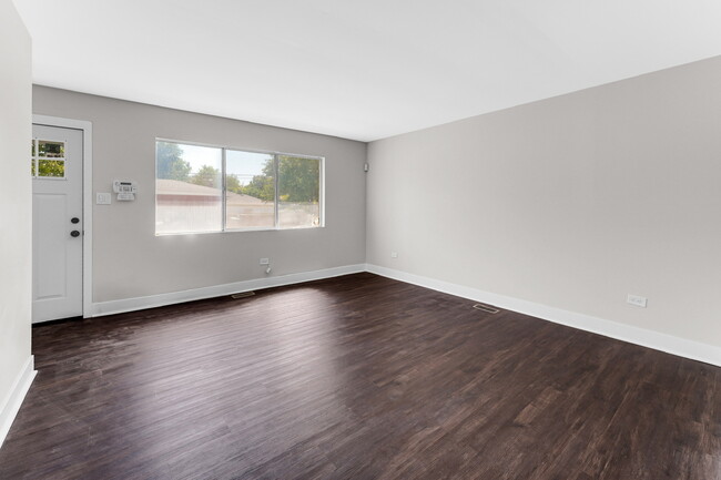 Building Photo - 816 Mackinaw Ave