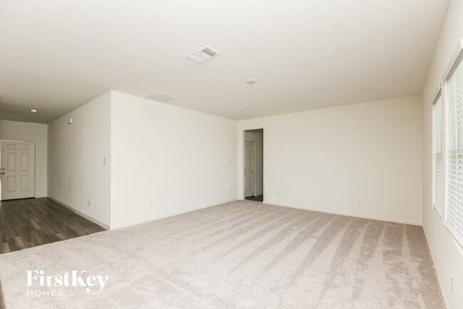 Foto del edificio - 8356 Hawkview Dr