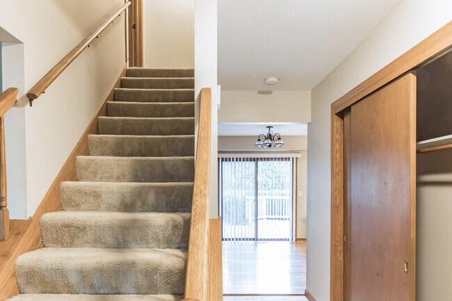 Foto del edificio - 3282 N Elmwood Dr
