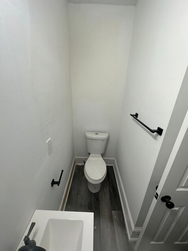 Foto del edificio - 113 W John St